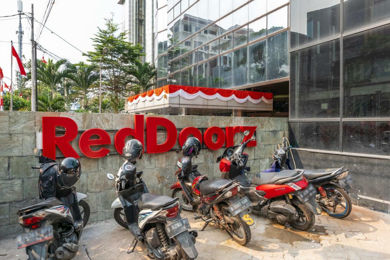 Reddoorz Plus Near Taman Ismail Marzuki Jakarta Exteriör bild